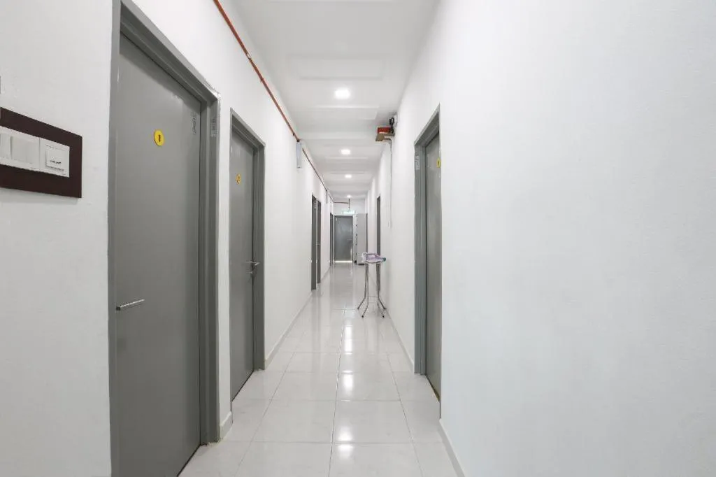 OYO 89859 PP Traveller's Hotel