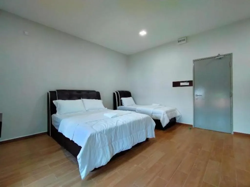 Bed in OYO 89859 PP Traveller's Hotel