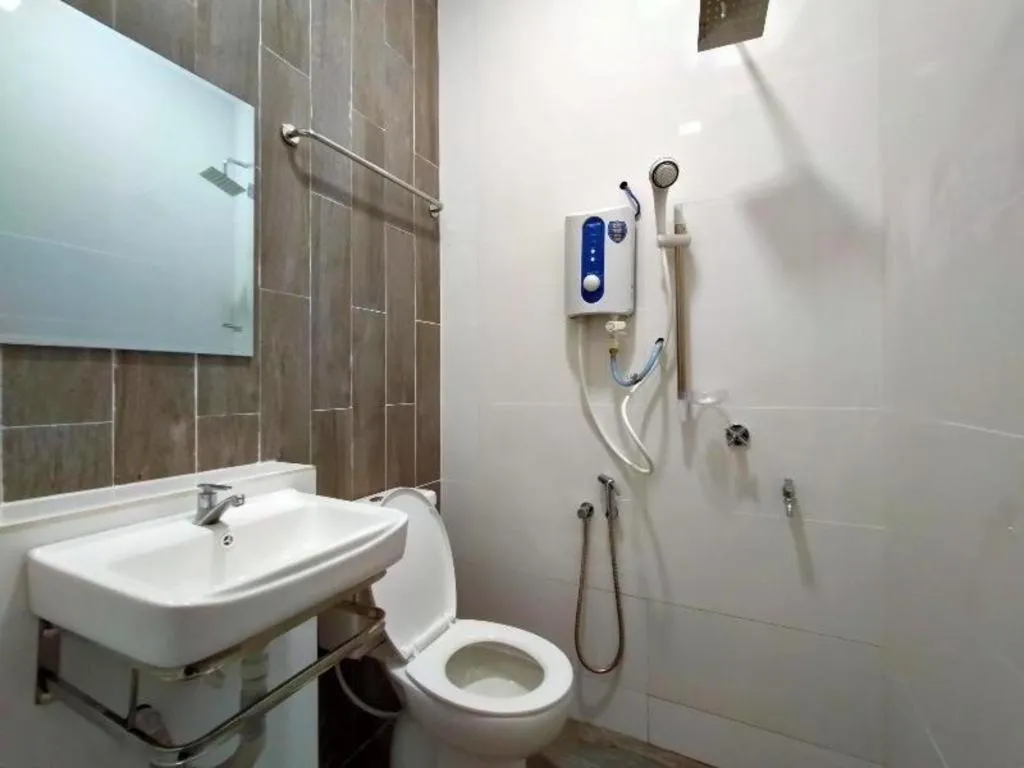 OYO 89859 PP Traveller's Hotel