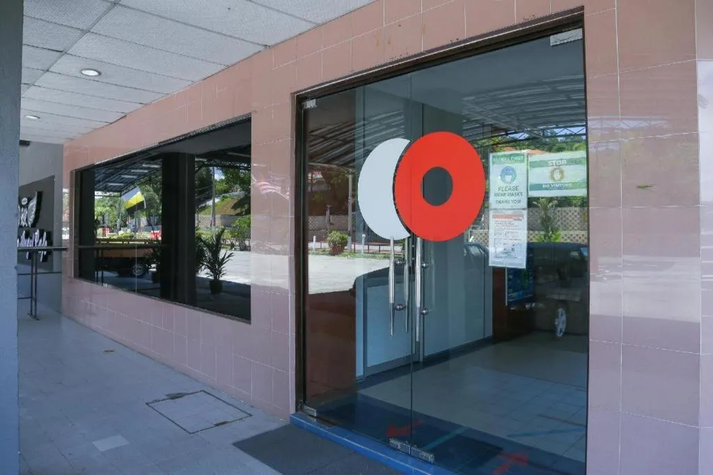 Capital O 89876 Safari Hotel