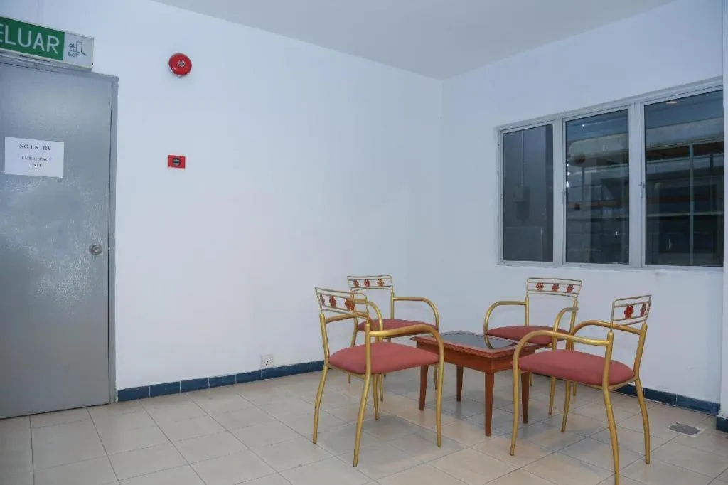 Capital O 89876 Safari Hotel