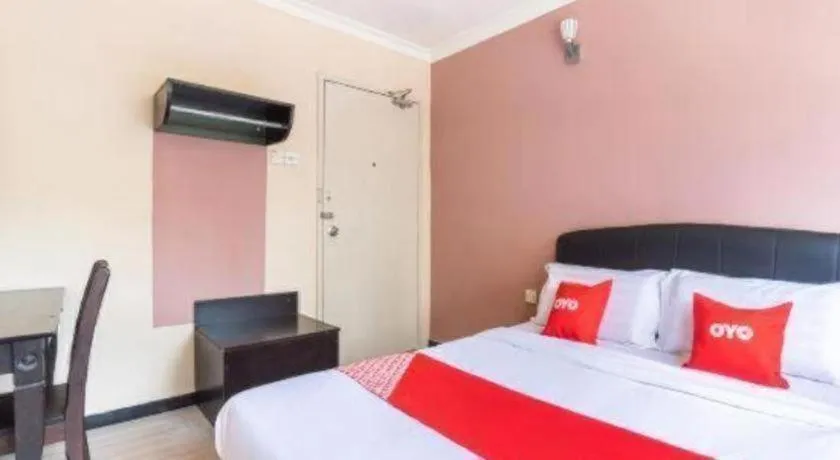 Bed in OYO 89844 Green Villa Hotel