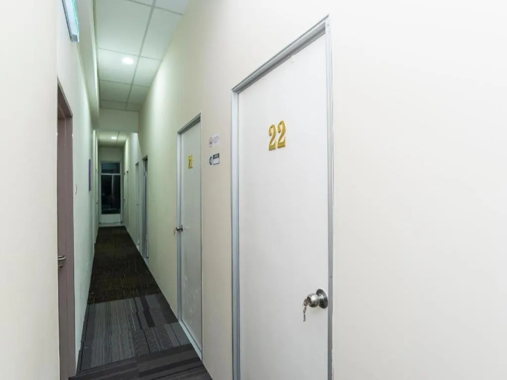 SPOT ON 89757 The Rooms JB