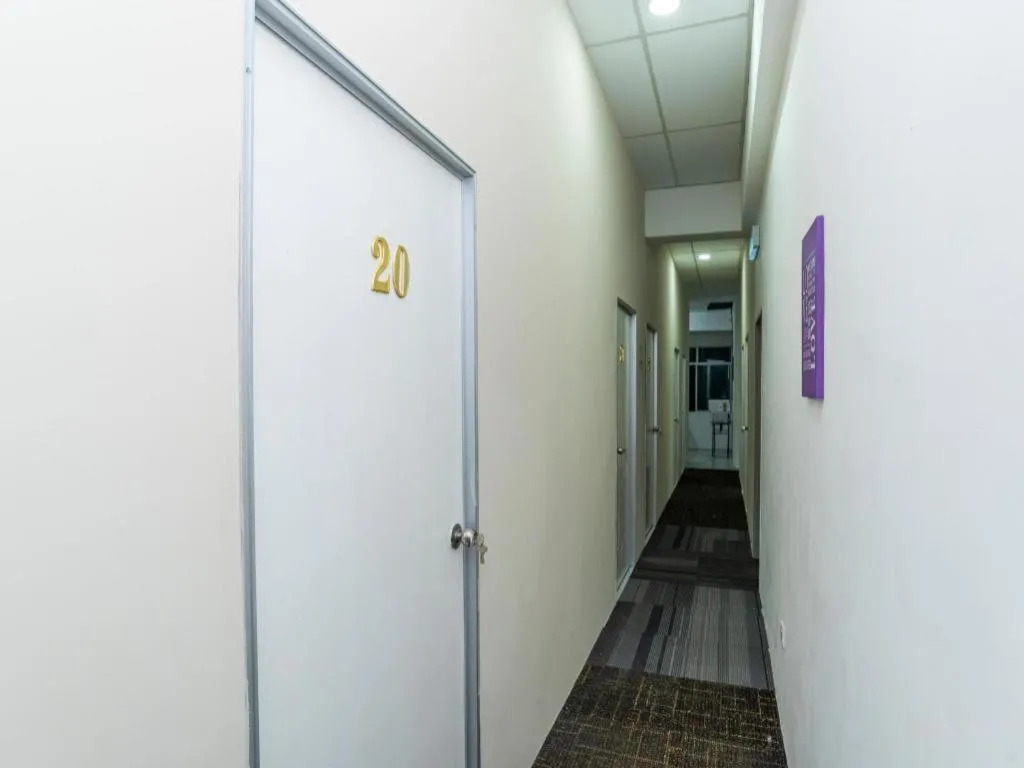 SPOT ON 89757 The Rooms JB