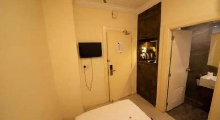 Bed in Ritzton Hotel