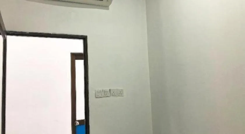 SPOT ON 90077 Cherry's Lodge