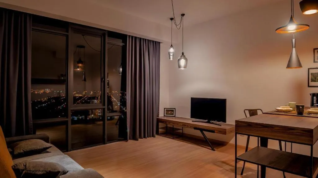 Cube 8teens Boutique Suite by Nest Home