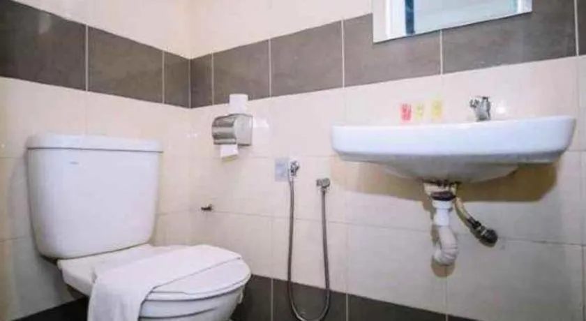 OYO 89874 Gs Golden Star Hotel