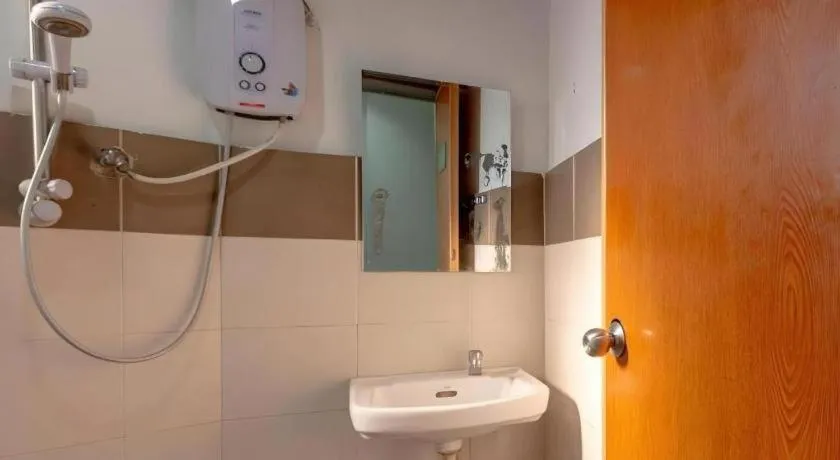 OYO 89874 Gs Golden Star Hotel