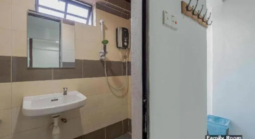 OYO 89874 Gs Golden Star Hotel