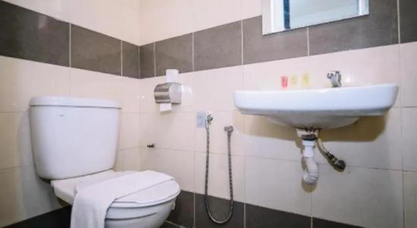 OYO 89874 Gs Golden Star Hotel