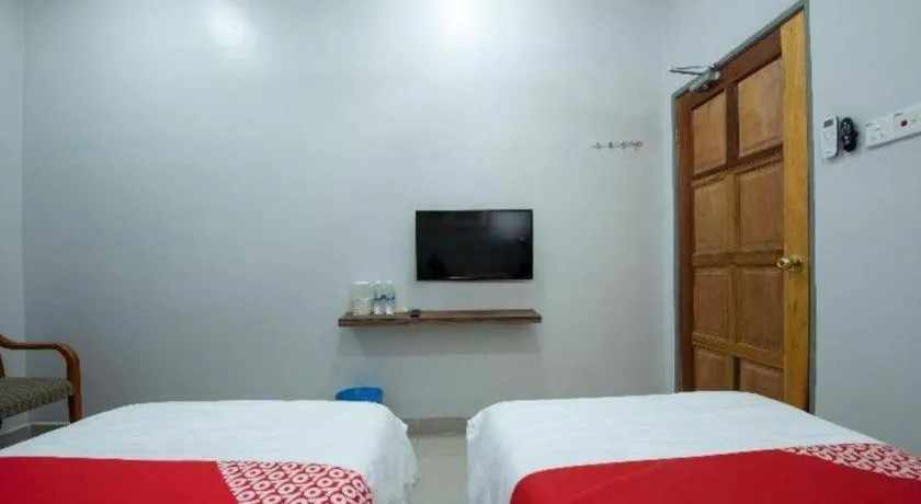 Bed in OYO 90234 Sungai Rengit City Resort 2