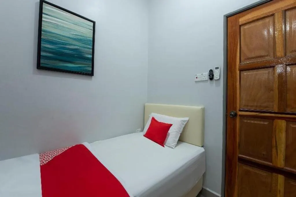Bed in OYO 90234 Sungai Rengit City Resort 2