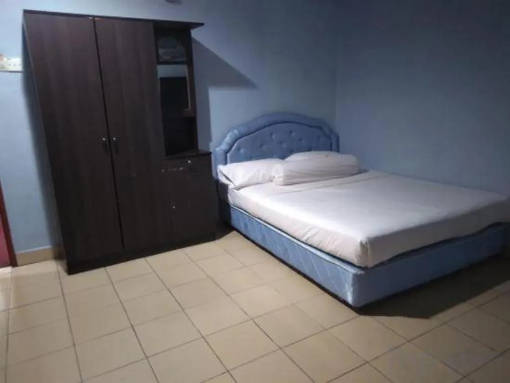 Bed in OYO 90376 Centre Point Hotel