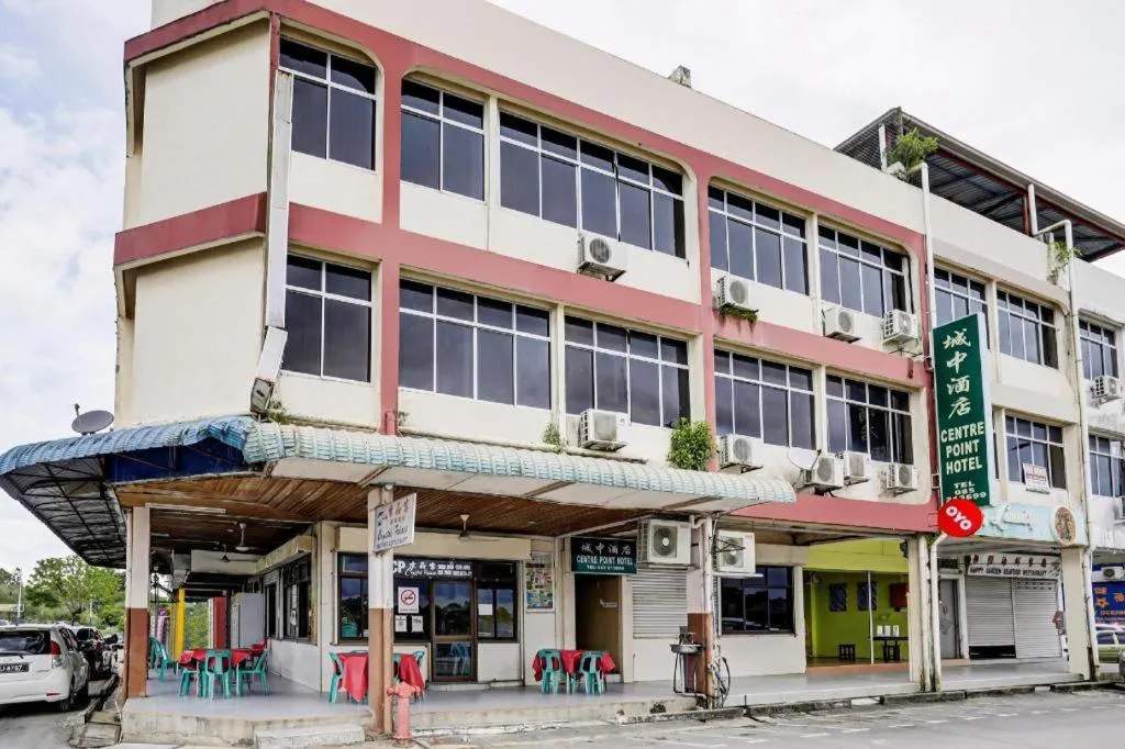 OYO 90376 Centre Point Hotel