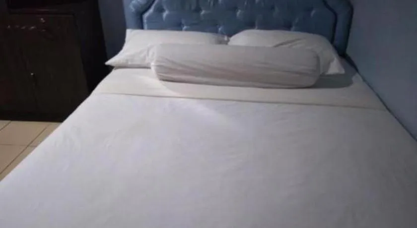 Bed in OYO 90376 Centre Point Hotel