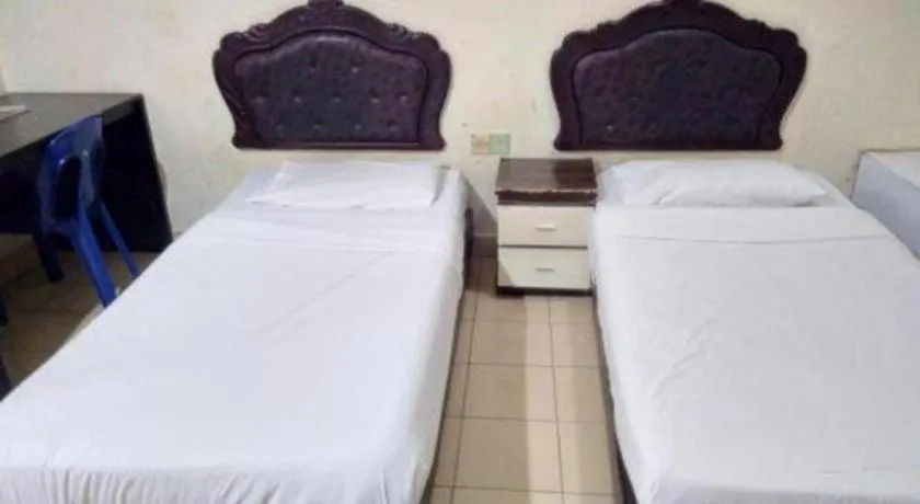 Bed in OYO 90376 Centre Point Hotel