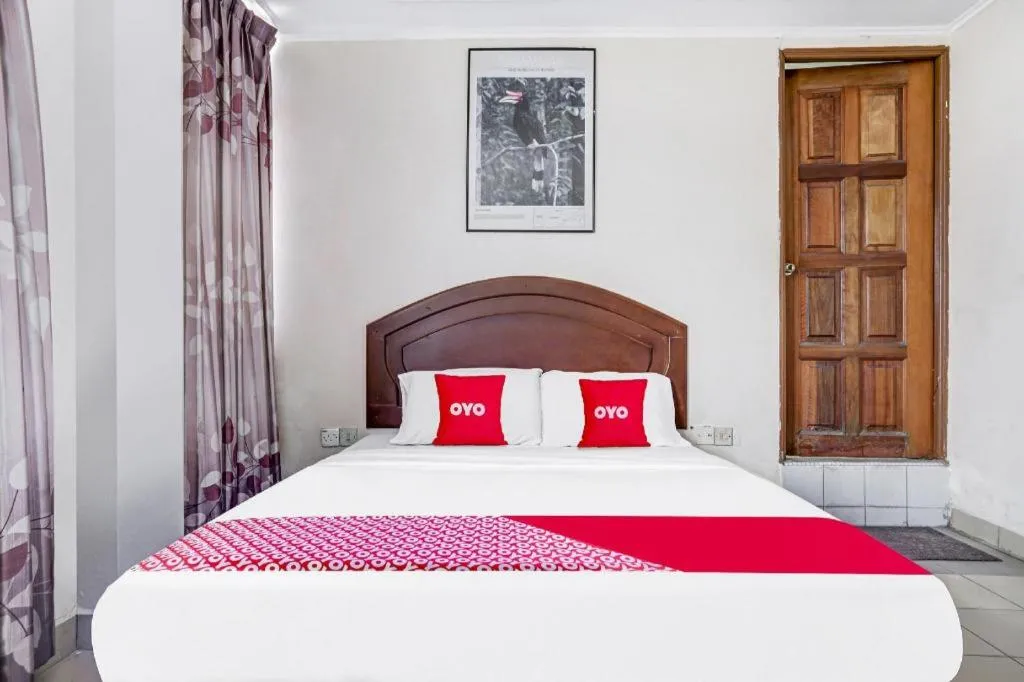 Bed in OYO 90376 Centre Point Hotel