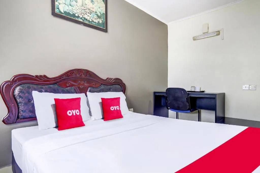 Bed in OYO 90376 Centre Point Hotel