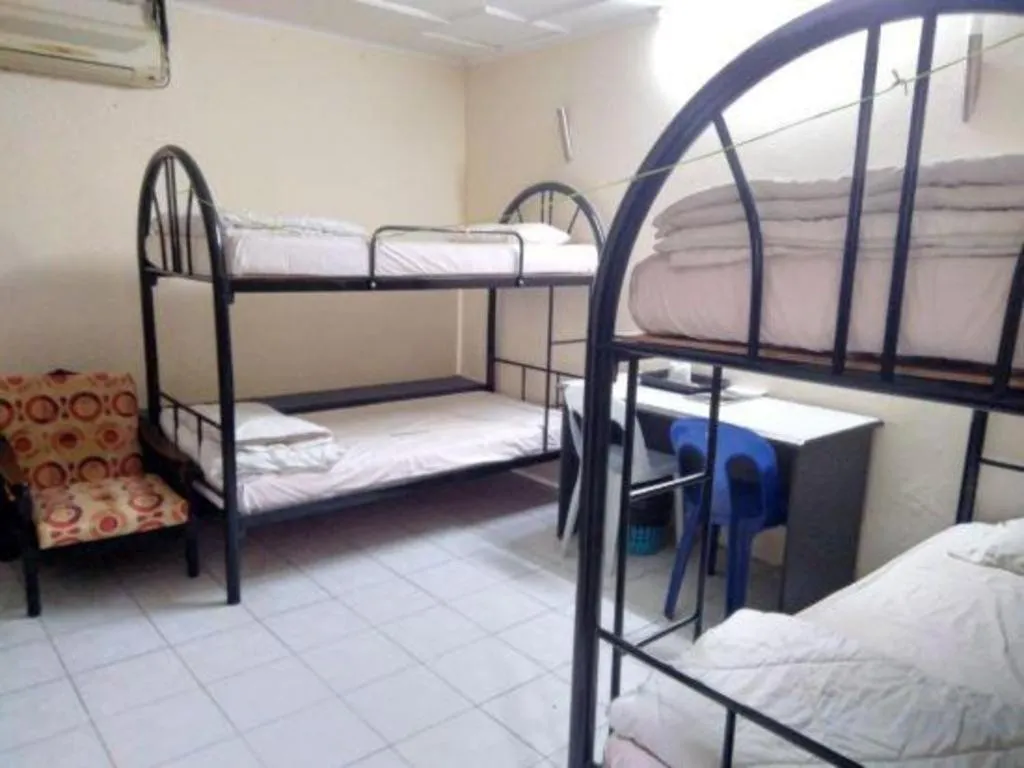 Bed in OYO 90376 Centre Point Hotel