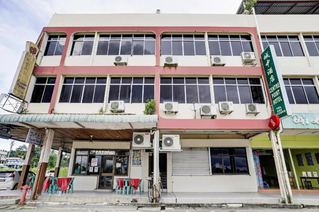 OYO 90376 Centre Point Hotel