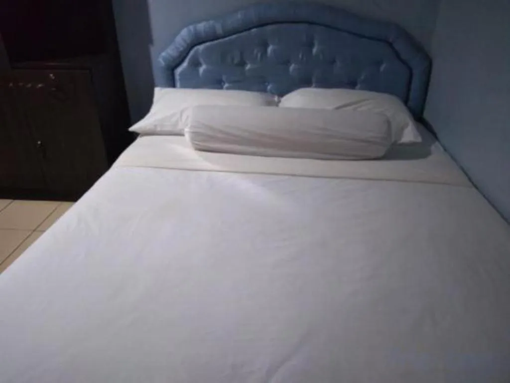 Bed in OYO 90376 Centre Point Hotel