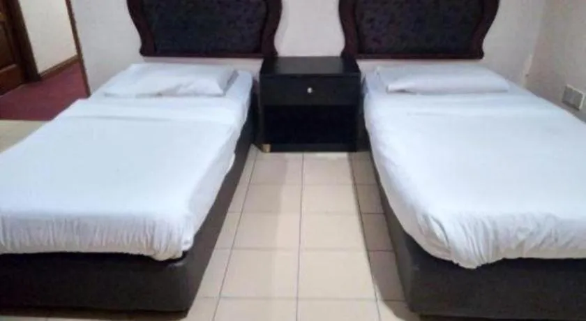 Bed in OYO 90376 Centre Point Hotel