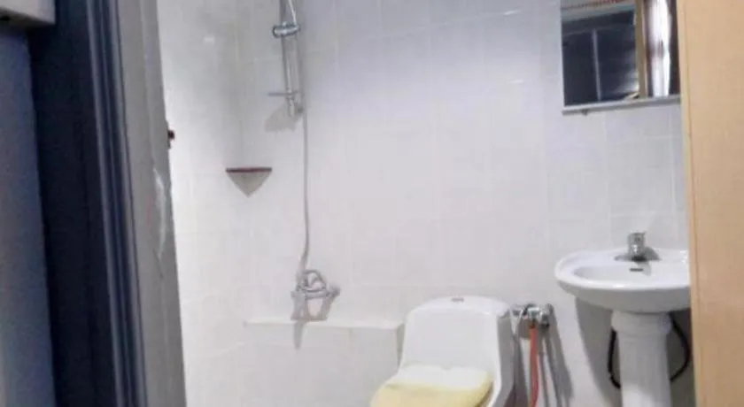 OYO 90376 Centre Point Hotel