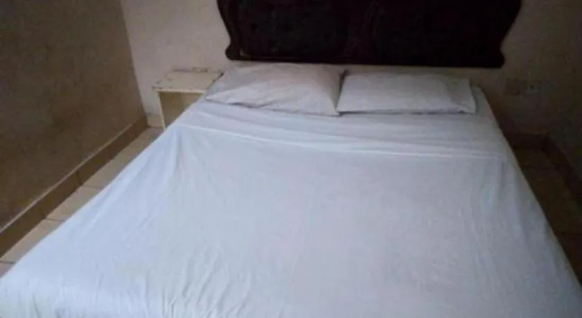 Bed in OYO 90376 Centre Point Hotel