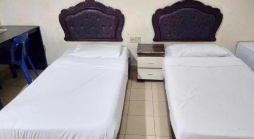 Bed in OYO 90376 Centre Point Hotel