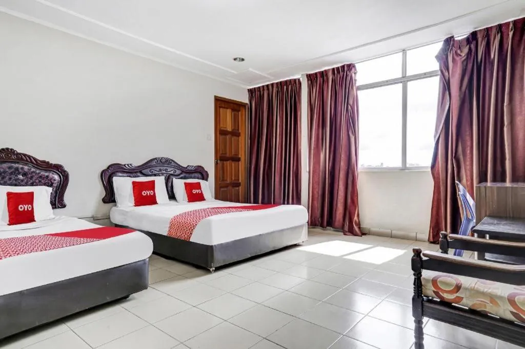 Bed in OYO 90376 Centre Point Hotel