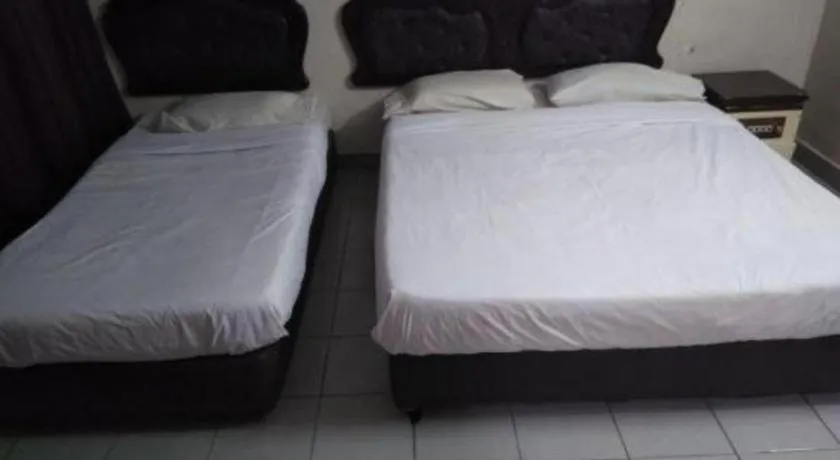 Bed in OYO 90376 Centre Point Hotel