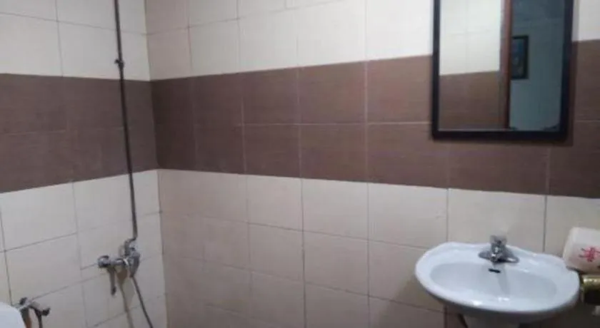 OYO 90376 Centre Point Hotel