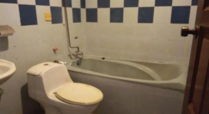 OYO 90376 Centre Point Hotel