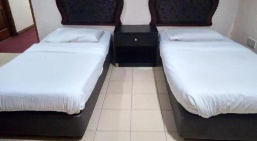 Bed in OYO 90376 Centre Point Hotel