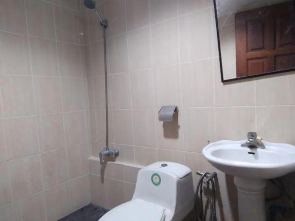 OYO 90376 Centre Point Hotel