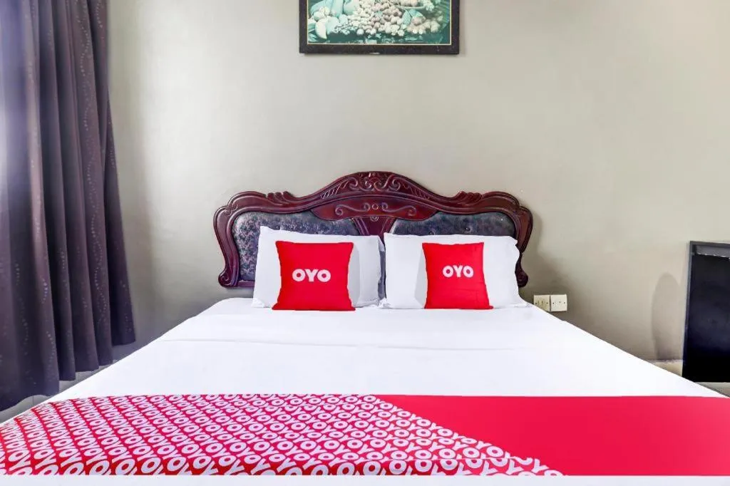 Bed in OYO 90376 Centre Point Hotel