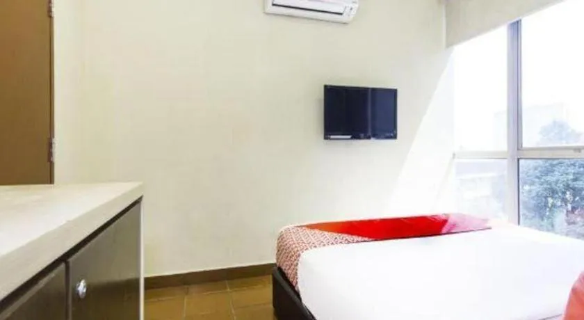 Bed in OYO 90429 Hotel Narasindo