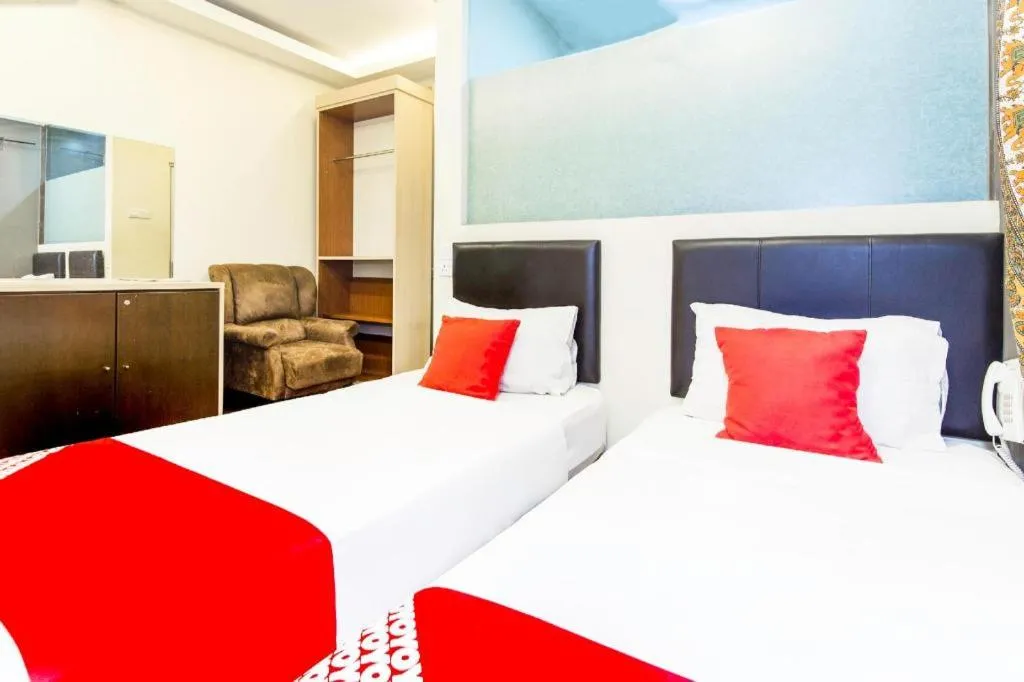 Bed in OYO 90429 Hotel Narasindo