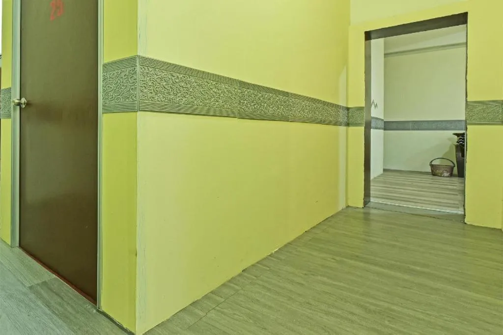 OYO 90431 CZ Hotel