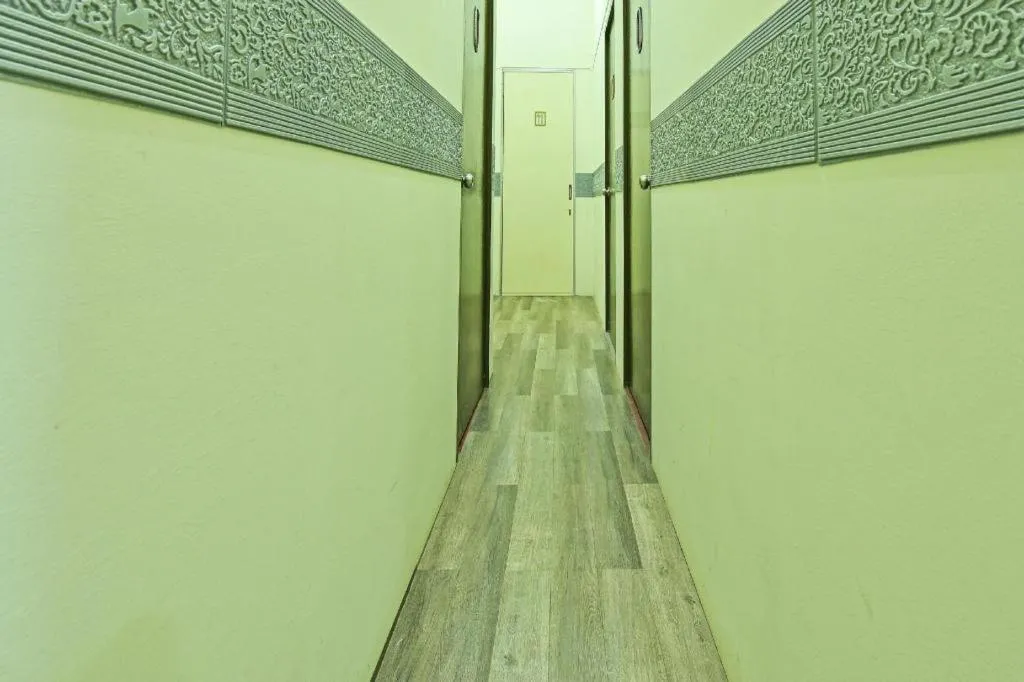 OYO 90431 CZ Hotel