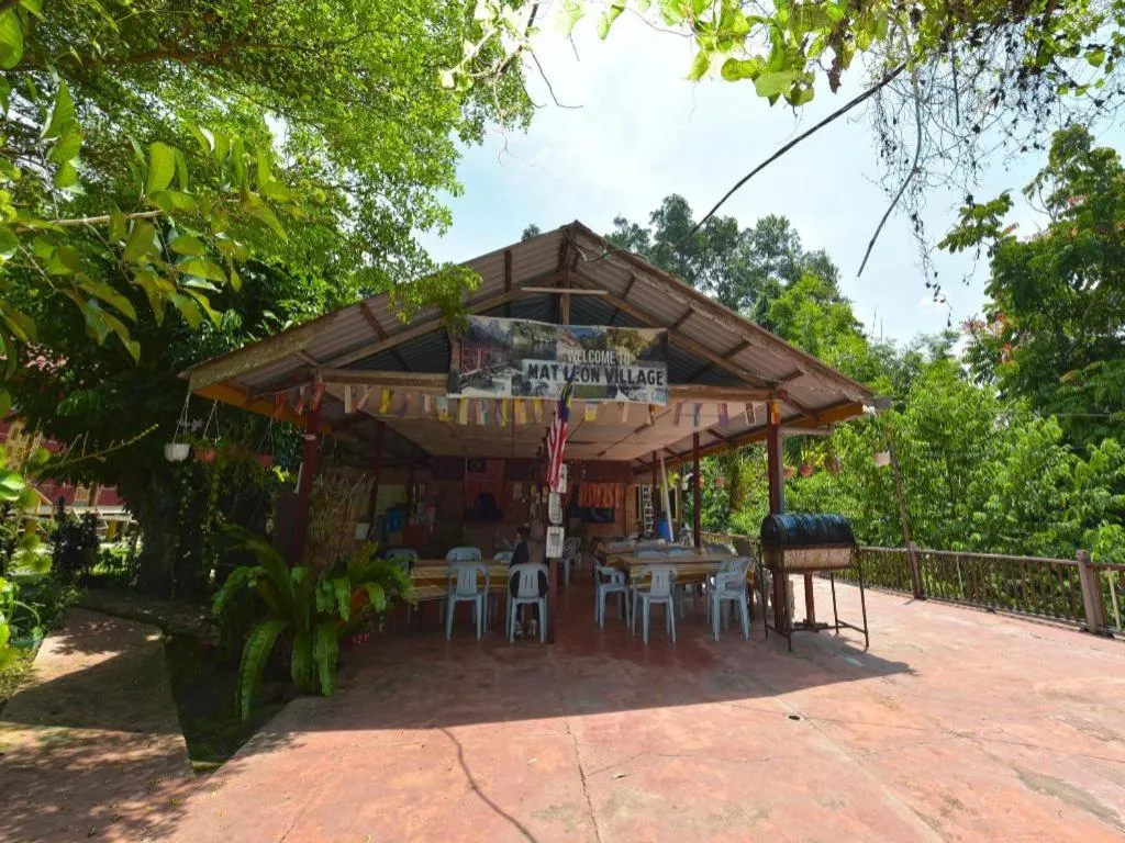OYO 90630 Mat Leon Village