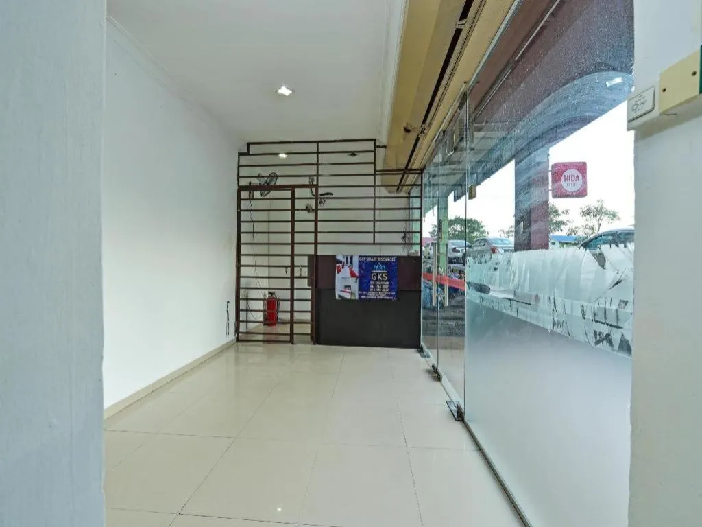 OYO 90643 Gks Hotel