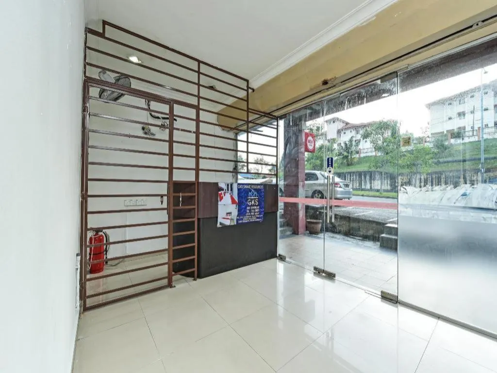 OYO 90643 Gks Hotel