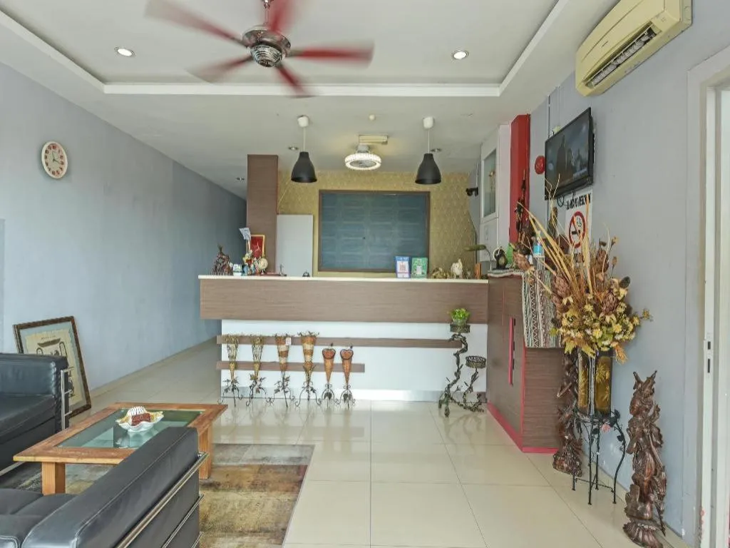 OYO 90644 M Three Hotel