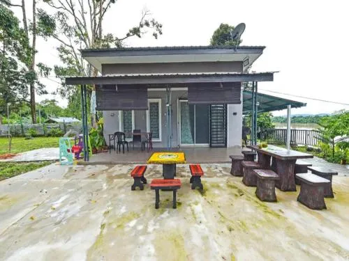 OYO HOME 90682 Liliz Mambang Farmstay