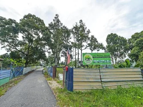 OYO HOME 90682 Liliz Mambang Farmstay