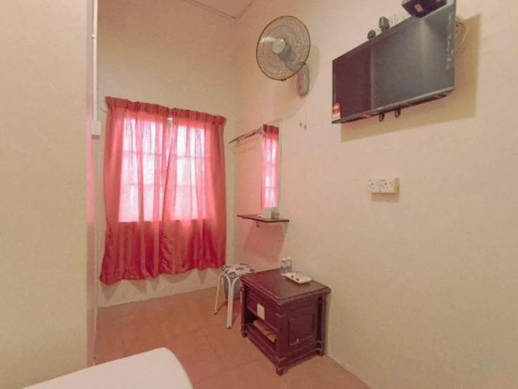 Bed in The Hotel Tudor Inn