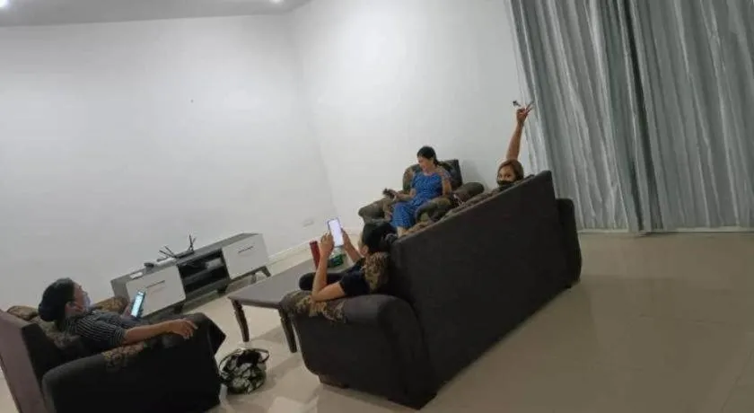 OYO HOME 90769 Flo Inn Homestay Bsi
