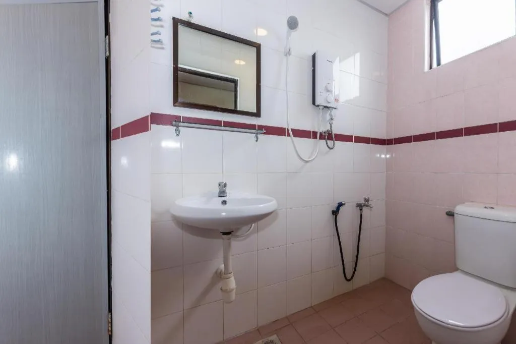 OYO 90893 Hotel 68 Kampung Lapan